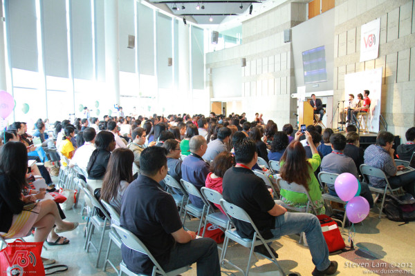 A full house of V3con 2012 attendees listen as Frank Buckley of KTLA5 moderates a session about Asian Americans on YouTube, featuring panelists David Choi, Clara Chung, and Stephen Dypiangco.  Photo credit: Steven Lam, on behalf of AAJA-Los Angeles