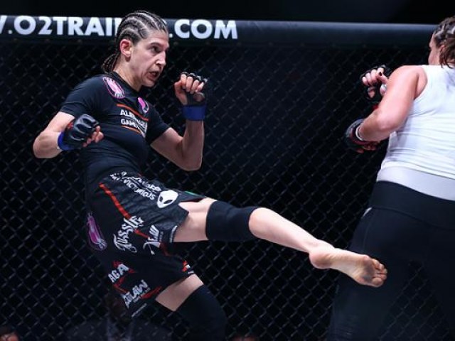 Otaku MMA Fighter Roxanne Modafferi - 8Asians | An Asian American ...