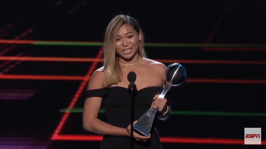 At the 2018 ESPYs, Chloe Kim wins Best Female Athlete award 8Asians
