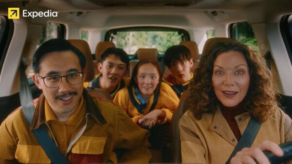 Family of five in a car in an Expedia Television ad